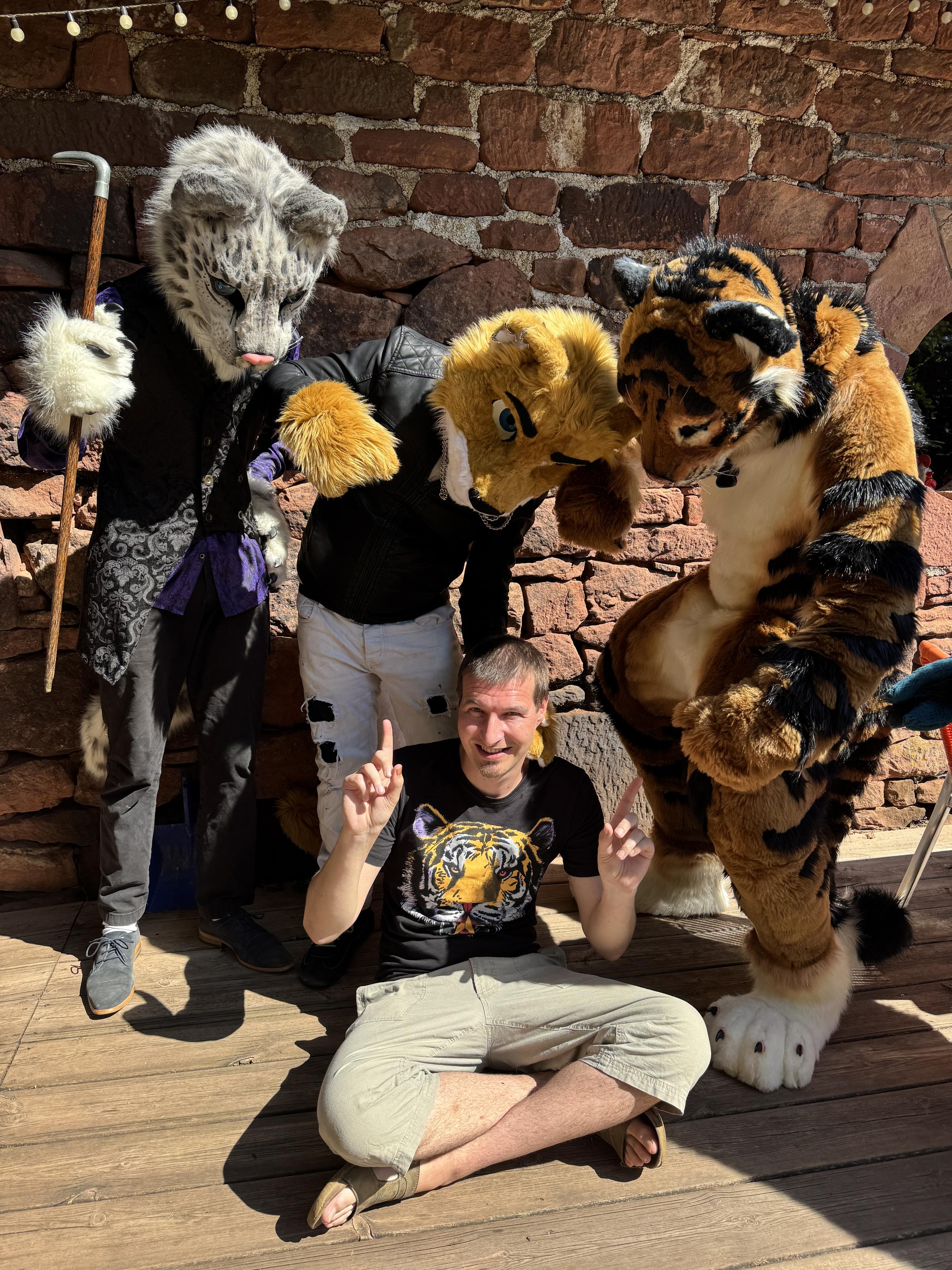 Tisha Tiger / Neliger: "It's weird to be surrounded by all your own ...